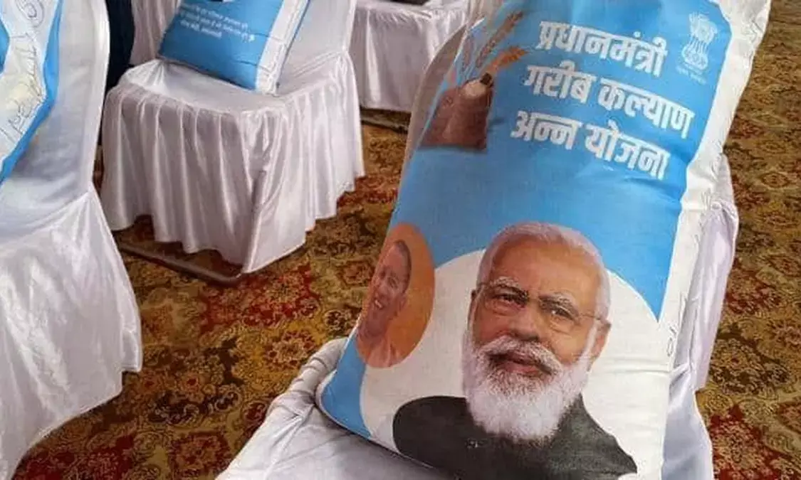 ಪಡಿತರ ಧಾನ್ಯಗಳ ಚೀಲಗಳ ಮೇಲೆ ಪ್ರಧಾನಿ ಮೋದಿ ಲಾಂಛನಗಳಿಗೆ ಕೋಟ್ಯಂತರ ರೂ. ವೆಚ್ಚ; ವರದಿ