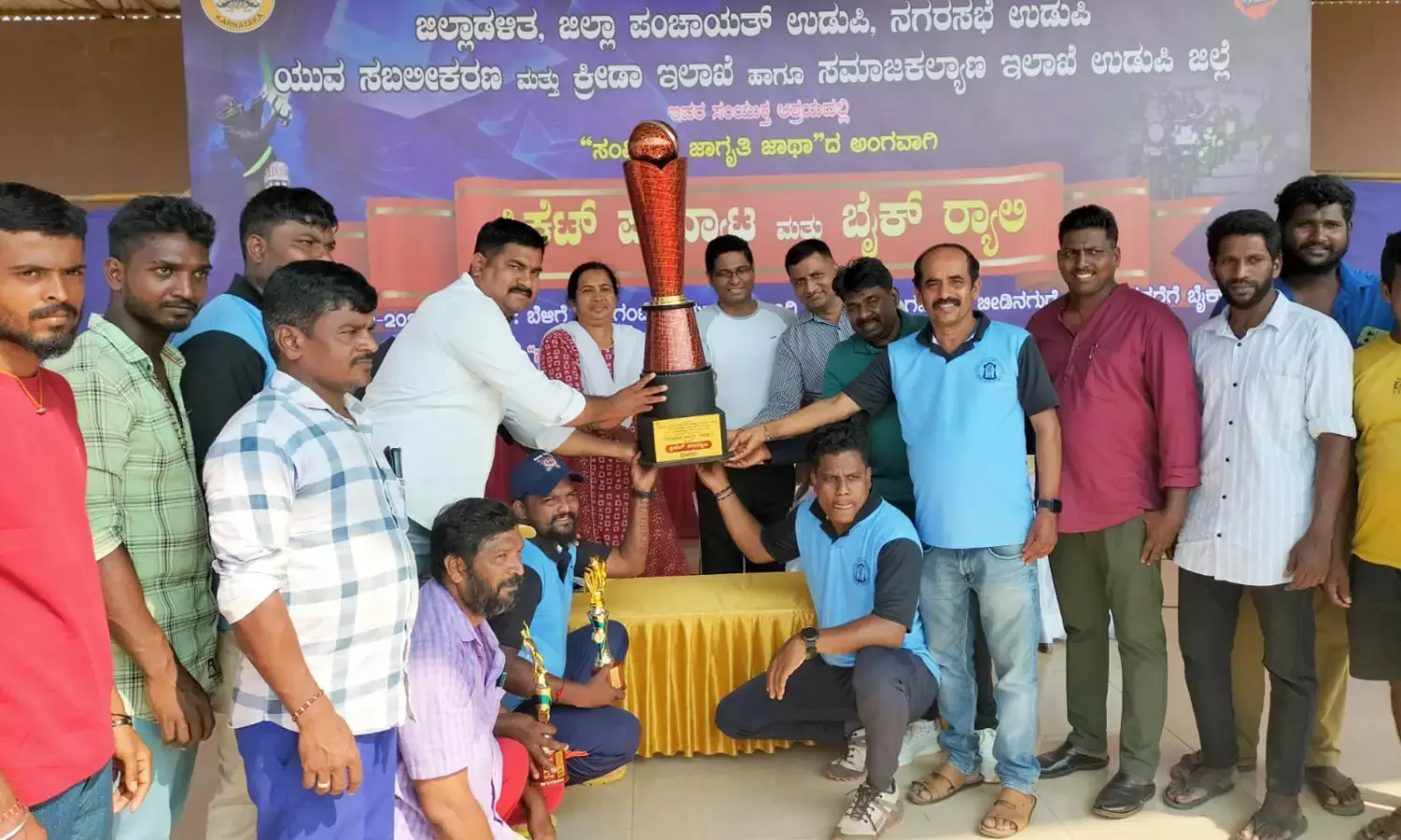 ಸಂವಿಧಾನ ಜಾಗೃತಿಗಾಗಿ ಕ್ರಿಕೆಟ್ ಪಂದ್ಯಾಟ: ಪೌರಕಾರ್ಮಿಕರ ತಂಡ ಚಾಂಪಿಯನ್ಸ್; ಪತ್ರಕರ್ತರ ತಂಡ ರನ್ನರ್‌ಅಪ್