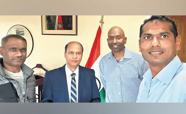 ತಮ್ಮ ಹೂಡಿಕೆಗಳು, ಉಳಿತಾಯಗಳಿಗಳ ರಕ್ಷಣೆಗೆ ಮಸೂದೆಗೆ ಆಗ್ರಹಿಸಿ ಭಾರತೀಯ ಕಾನ್ಸುಲೇಟ್ಗಳಿಗೆ ಮನವಿ ಸಲ್ಲಿಸಿದ ಎನ್ನಾರೈಗಳು ತಮ್ಮ ಹೂಡಿಕೆಗಳು, ಉಳಿತಾಯಗಳಿಗಳ ರಕ್ಷಣೆಗೆ ಮಸೂದೆಗೆ ಆಗ್ರಹಿಸಿ ಭಾರತೀಯ ಕಾನ್ಸುಲೇಟ್ಗಳಿಗೆ ಮನವಿ ಸಲ್ಲಿಸಿದ ಎನ್ನಾರೈಗಳು