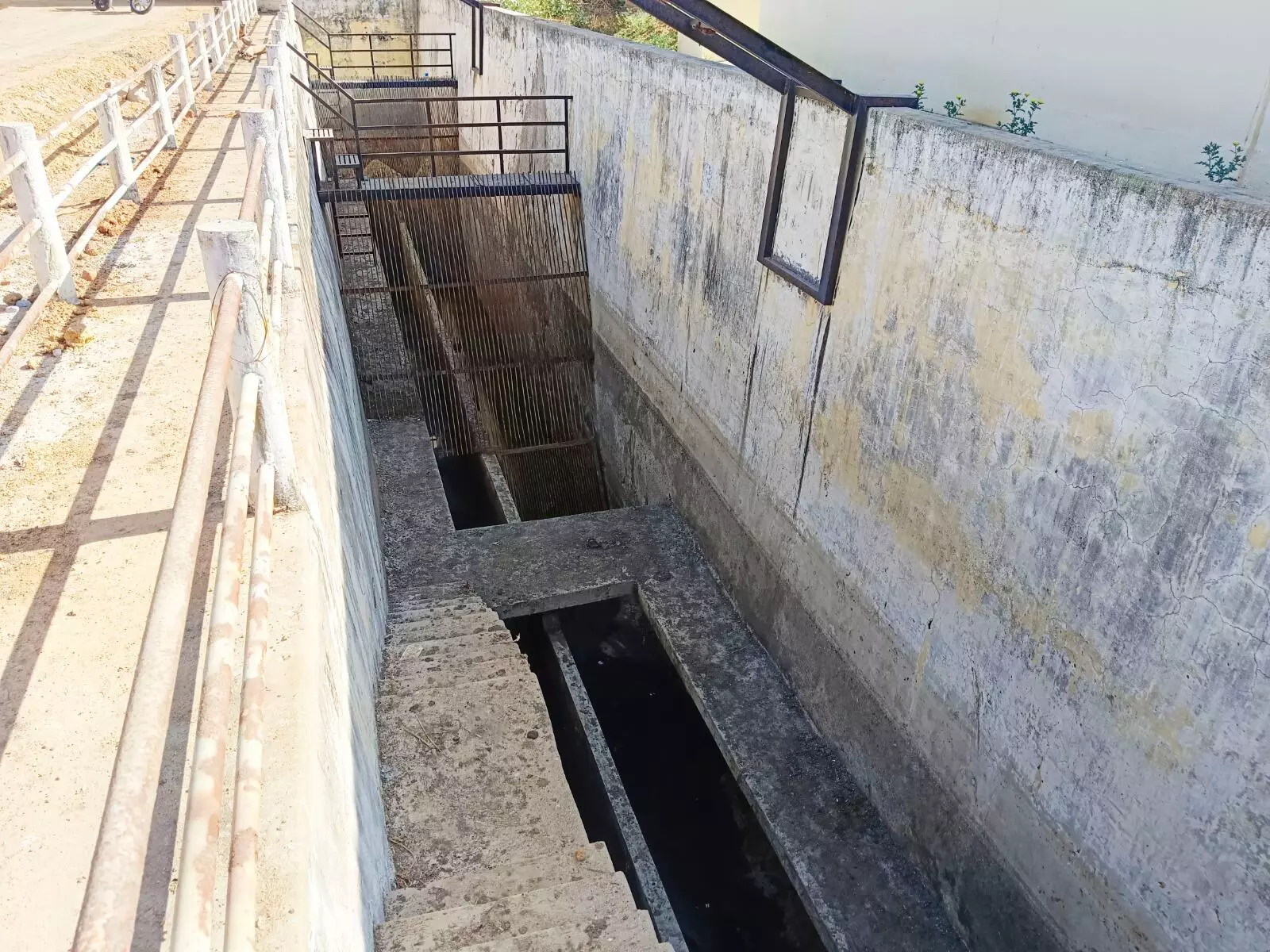 ಕೋಲಾರ ನಗರ ಸಭೆ ಅಧಿಕಾರಿಗಳ ನಿರ್ಲಕ್ಷ್ಯ ಆರೋಪ; ನೀರು ಶುದ್ದೀಕರಣ ಘಟಕ ದುರಸ್ತಿಗೆ ಆಗ್ರಹ