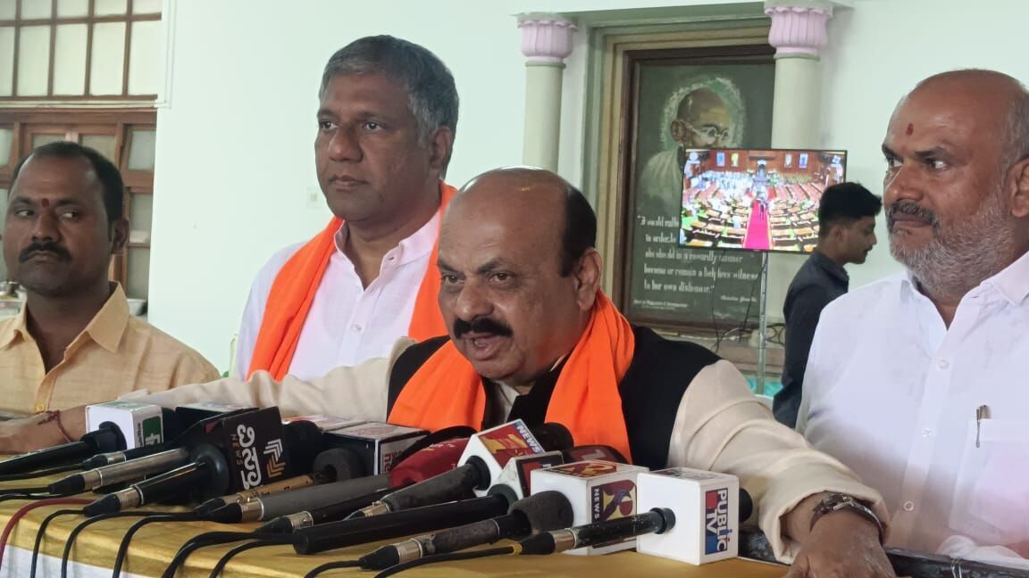 ರಾಜ್ಯ ಸರಕಾರ ಮಕ್ಕಳ ಮನಸ್ಸಿನಲ್ಲಿ ಸಂಘರ್ಷ ಉಂಟು ಮಾಡಿ ರಾಜಕೀಯ ಬೇಳೆ ಬೇಯಿಸಿಕೊಳ್ಳುತ್ತಿದೆ : ಬೊಮ್ಮಾಯಿ