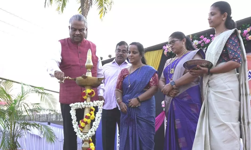 ಮಕ್ಕಳ ಮಾನಸಿಕ ಖಿನ್ನತೆಗೆ ಅತಿಯಾದ ಮೊಬೈಲ್ ಬಳಕೆ ಕಾರಣ: ಡಾ. ದೇವದಾಸ್ರೈ ಮಕ್ಕಳ ಮಾನಸಿಕ ಖಿನ್ನತೆಗೆ ಅತಿಯಾದ ಮೊಬೈಲ್ ಬಳಕೆ ಕಾರಣ: ಡಾ. ದೇವದಾಸ್ರೈ