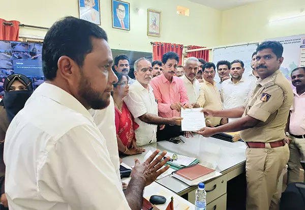 ಕಾಂಗ್ರೆಸ್ ನಾಯಕರ ಬಗ್ಗೆ ಅಪಪ್ರಚಾರದ ಆರೋಪ: ಸುರತ್ಕಲ್ ಪೊಲೀಸ್ ಠಾಣೆಯಲ್ಲಿ ಪ್ರಕರಣ ದಾಖಲು ಕಾಂಗ್ರೆಸ್ ನಾಯಕರ ಬಗ್ಗೆ ಅಪಪ್ರಚಾರದ ಆರೋಪ: ಸುರತ್ಕಲ್ ಪೊಲೀಸ್ ಠಾಣೆಯಲ್ಲಿ ಪ್ರಕರಣ ದಾಖಲು