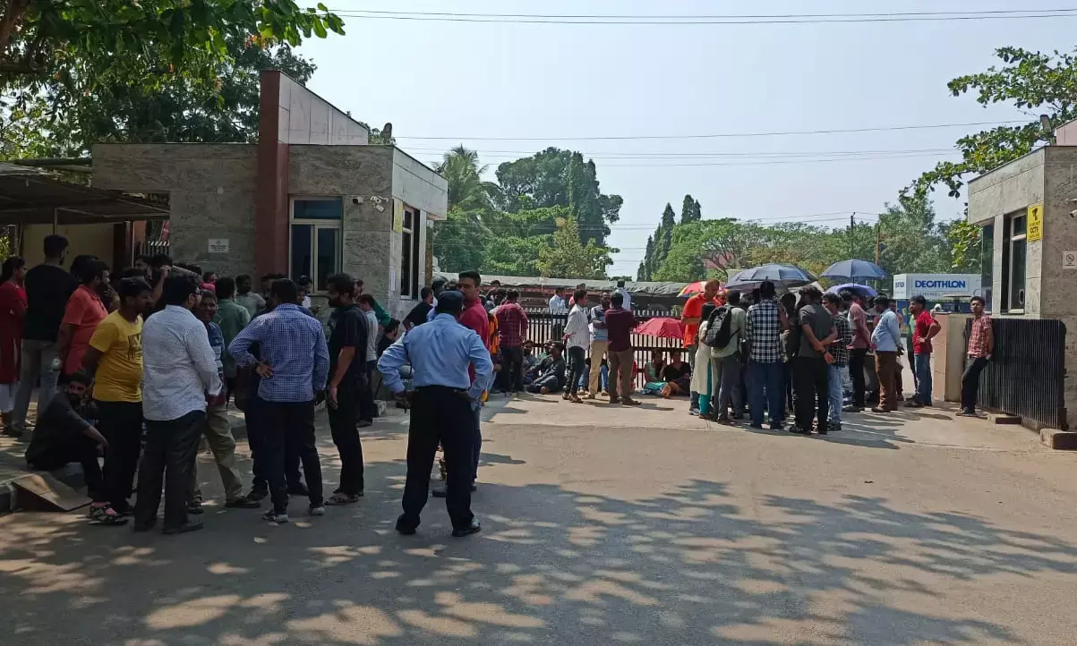 ಸುರತ್ಕಲ್‌ ಎನ್‌ಐಟಿಕೆ ಕ್ಯಾಂಪಸ್‌ ಒಳಗೆ ವಿದ್ಯಾರ್ಥಿಗಳ ವಾಹನ ಪ್ರವೇಶಕ್ಕೆ ನಿರ್ಬಂಧ: ವಿದ್ಯಾರ್ಥಿಗಳಿಂದ ಪ್ರತಿಭಟನೆ