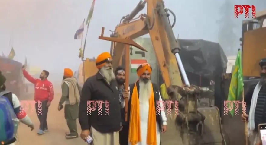 ದೆಹಲಿ ಚಲೋ ಪಾದಯಾತ್ರೆ ಇಂದು ಪುನರಾರಂಭ: ಸಂಚಾರ ಅಸ್ತವ್ಯಸ್ತ