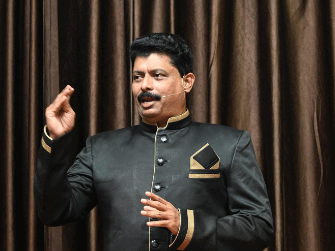 ರಾಜ್ಯದ ಸಾಂಸ್ಕೃತಿಕ ಪಟ್ಟಿಗೆ ಜಾದೂ ಕಲೆ ಸೇರಿಸಿ: ಕುದ್ರೋಳಿ ಗಣೇಶ್ ರಾಜ್ಯದ ಸಾಂಸ್ಕೃತಿಕ ಪಟ್ಟಿಗೆ ಜಾದೂ ಕಲೆ ಸೇರಿಸಿ: ಕುದ್ರೋಳಿ ಗಣೇಶ್