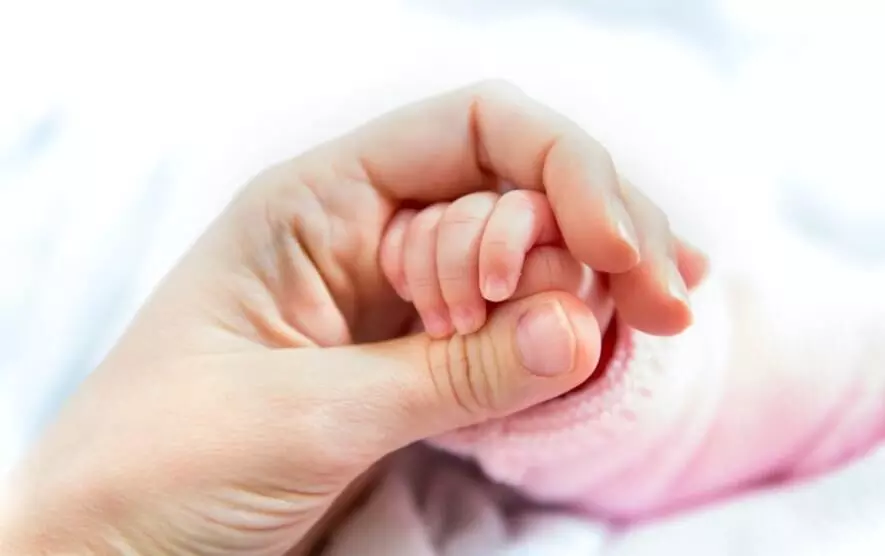 ಯೂಟ್ಯೂಬ್‌ ವೀಡಿಯೊ ನೋಡಿ ಹೆರಿಗೆ ಮಾಡಲು ಹೋಗಿ ಹೆಂಡತಿ ಮಗುವಿನ ಪ್ರಾಣ ತೆಗೆದ ಗಂಡ!