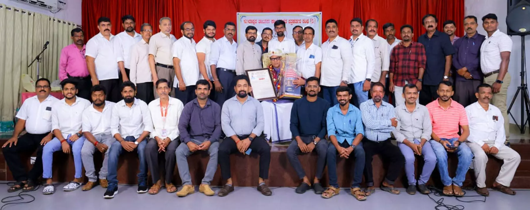 ಕುಂದಾಪುರ ಪತ್ರಕರ್ತರ ಸಂಘದಿಂದ ಡಾ.ಎಚ್.ಎಸ್.ಶೆಟ್ಟರಿಗೆ ಸನ್ಮಾನ ಕುಂದಾಪುರ ಪತ್ರಕರ್ತರ ಸಂಘದಿಂದ ಡಾ.ಎಚ್.ಎಸ್.ಶೆಟ್ಟರಿಗೆ ಸನ್ಮಾನ