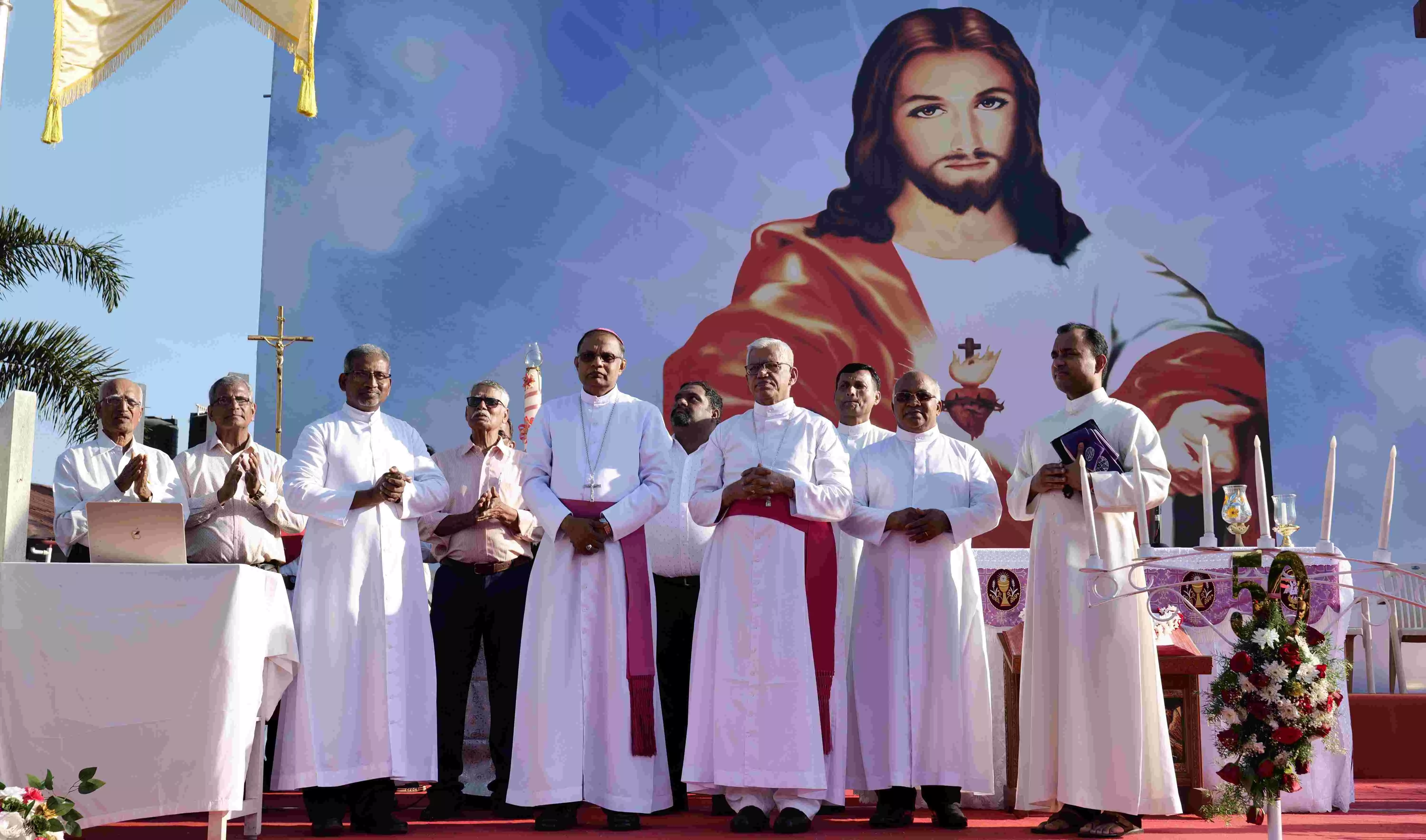 ಮಂಗಳೂರು: ಕ್ಯಾರಿಸ್ಮಾಟಿಕ್ ಸಂಚಲನದ ಸುವರ್ಣ ಮಹೋತ್ಸವಕ್ಕೆ ಚಾಲನೆ ಮಂಗಳೂರು: ಕ್ಯಾರಿಸ್ಮಾಟಿಕ್ ಸಂಚಲನದ ಸುವರ್ಣ ಮಹೋತ್ಸವಕ್ಕೆ ಚಾಲನೆ