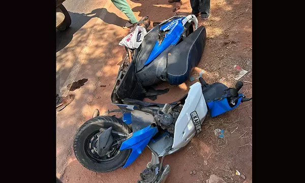 ಪುತ್ತೂರು: ಟಿಪ್ಪರ್ - ಸ್ಕೂಟರ್ ಢಿಕ್ಕಿ; ಓರ್ವ ಮೃತ್ಯು, ಇನ್ನೋರ್ವನಿಗೆ ಗಂಭೀರ ಗಾಯ