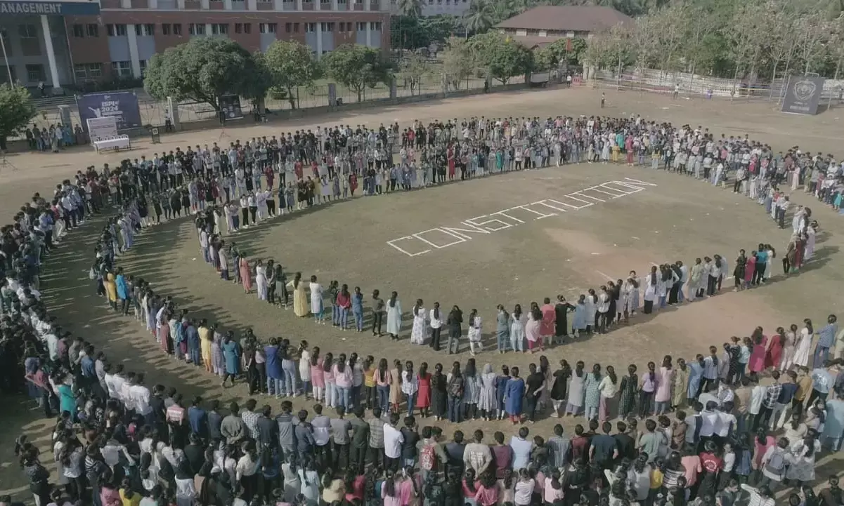 ಭಾರತೀಯ ಸಂವಿಧಾನವು ಪ್ರಪಂಚದಲ್ಲಿಯೇ ವಿಸ್ತೃತ: ದ.ಕ. ಜಿಲ್ಲಾಧಿಕಾರಿ ಮುಲ್ಲೈ ಮುಗಿಲನ್