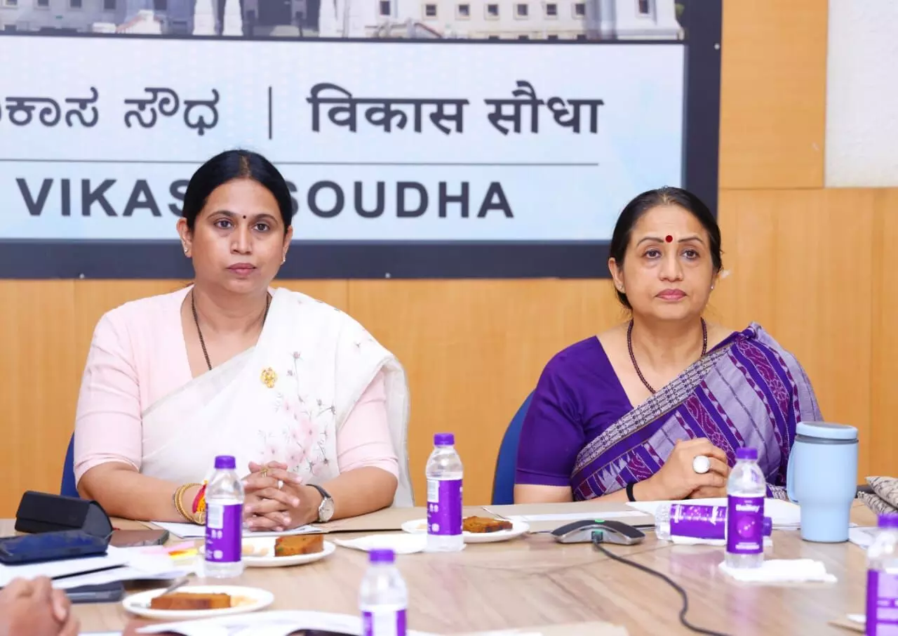 ಸರಕಾರಿ ಮಹಿಳಾ ನೌಕರರ ಸಂಘ ರಾಜಕೀಯದಿಂದ ದೂರ ಇರಲಿ: ಸಚಿವೆ ಲಕ್ಷ್ಮಿ ಹೆಬ್ಬಾಳ್ಕರ್