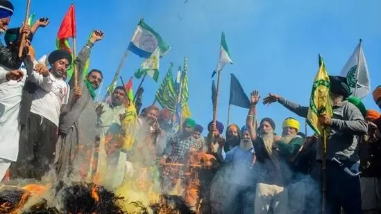 ವಿವಿಧ ಬೇಡಿಕೆಗಳ ಈಡೇರಿಕೆಗೆ ಸೂಚಿಸುವಂತೆ ಕೋರಿ ಸುಪ್ರೀಂ ಮೊರೆ ಹೋಗಲು ನಿರ್ಧರಿಸಿದ ರೈತ ಮುಖಂಡರು