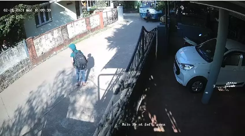 ಸುರತ್ಕಲ್: ರಸ್ತೆ ದಾಟುತ್ತಿದ್ದ ಶಾಲಾ ಬಾಲಕ ಸ್ಕೂಲ್ ಬಸ್ ನಡಿಗೆ ಬಿದ್ದು ಗಾಯ ಸುರತ್ಕಲ್: ರಸ್ತೆ ದಾಟುತ್ತಿದ್ದ ಶಾಲಾ ಬಾಲಕ ಸ್ಕೂಲ್ ಬಸ್ ನಡಿಗೆ ಬಿದ್ದು ಗಾಯ