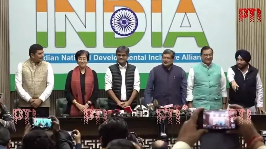 ಲೋಕಸಭಾ ಚುನಾವಣೆ: ದಿಲ್ಲಿಯಲ್ಲಿ 4:3 ಅನುಪಾತದಲ್ಲಿ ಸೀಟು ಹಂಚಿಕೆಗೆ ಆಪ್-ಕಾಂಗ್ರೆಸ್ ಒಪ್ಪಿಗೆ ಲೋಕಸಭಾ ಚುನಾವಣೆ: ದಿಲ್ಲಿಯಲ್ಲಿ 4:3 ಅನುಪಾತದಲ್ಲಿ ಸೀಟು ಹಂಚಿಕೆಗೆ ಆಪ್-ಕಾಂಗ್ರೆಸ್ ಒಪ್ಪಿಗೆ