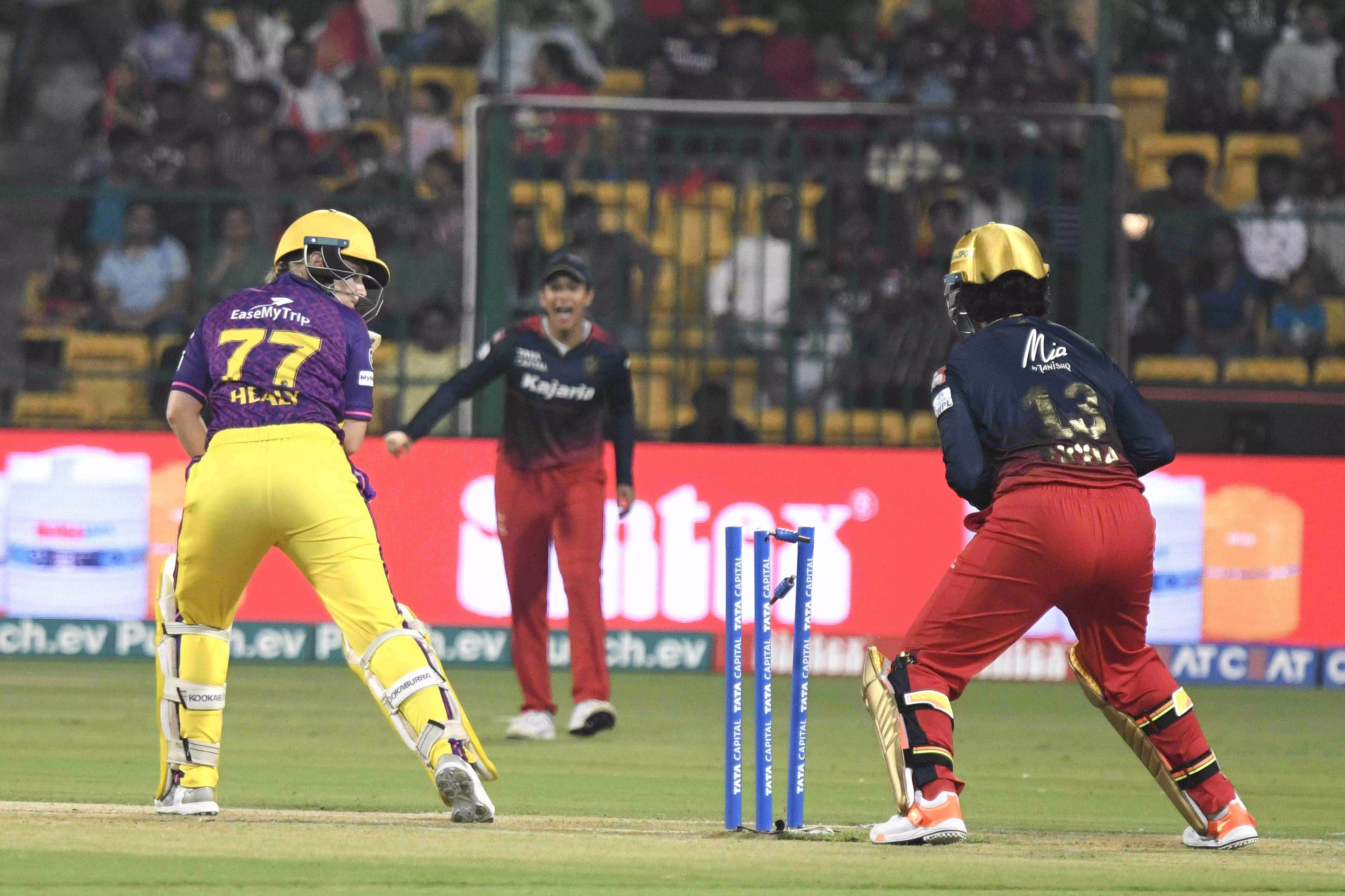 WPL | ಆರ್‌ಸಿಬಿಯ ಬಿಗಿದಾಳಿಗೆ ನಲುಗಿದ ಯುಪಿ ವಾರಿಯರ್ಸ್