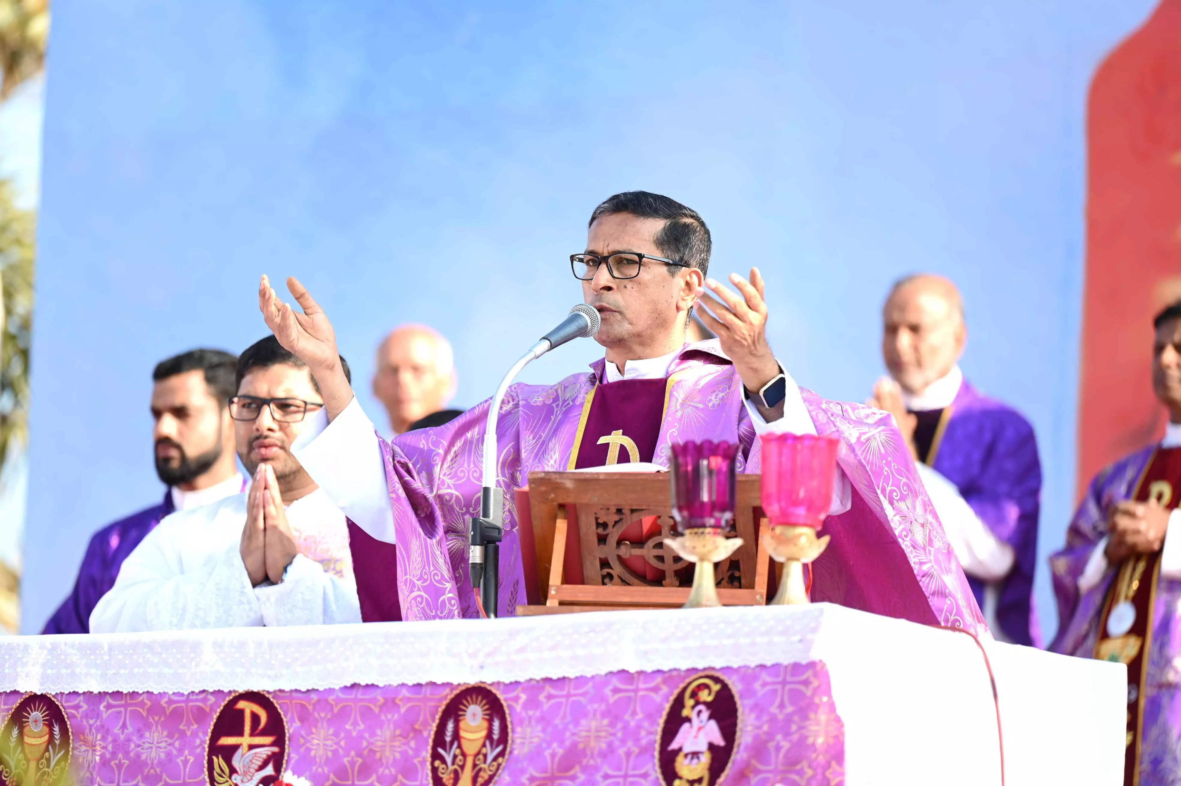 ಮಂಗಳೂರು: ಮೆಗಾ ಬೈಬಲ್ ಸಮಾವೇಶ ಮಂಗಳೂರು: ಮೆಗಾ ಬೈಬಲ್ ಸಮಾವೇಶ