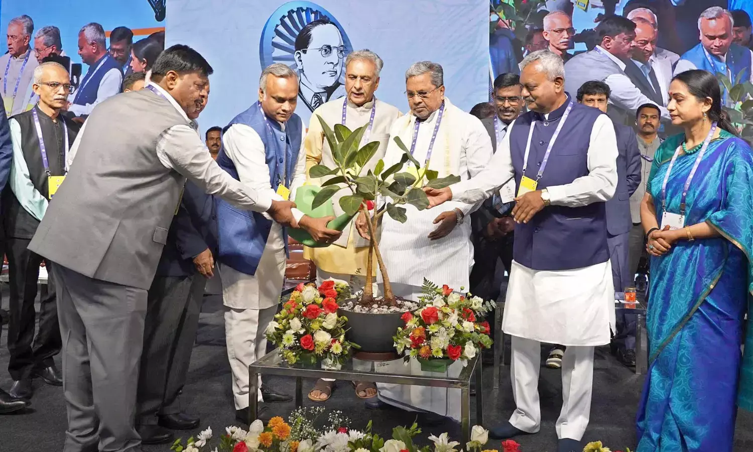 ಸಂವಿಧಾನ ಸಮಾವೇಶ ಕಣ್ತುಂಬಿಕೊಂಡ ಯುವ ವರ್ಗ..!