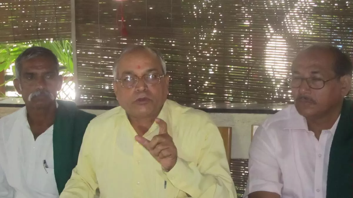 ನಮ್ಮ ಶಿಸ್ತು ಮತ್ತು ಮಾತುಕತೆಗೆ ಆದ್ಯತೆಯನ್ನು ದೌರ್ಬಲ್ಯಗಳೆಂದು ಭಾವಿಸಬೇಡಿ: ಸರಕಾರಕ್ಕೆ ಆರೆಸ್ಸೆಸ್ ರೈತ ಸಂಘಟನೆಯ ಎಚ್ಚರಿಕೆ ನಮ್ಮ ಶಿಸ್ತು ಮತ್ತು ಮಾತುಕತೆಗೆ ಆದ್ಯತೆಯನ್ನು ದೌರ್ಬಲ್ಯಗಳೆಂದು ಭಾವಿಸಬೇಡಿ: ಸರಕಾರಕ್ಕೆ ಆರೆಸ್ಸೆಸ್ ರೈತ ಸಂಘಟನೆಯ ಎಚ್ಚರಿಕೆ