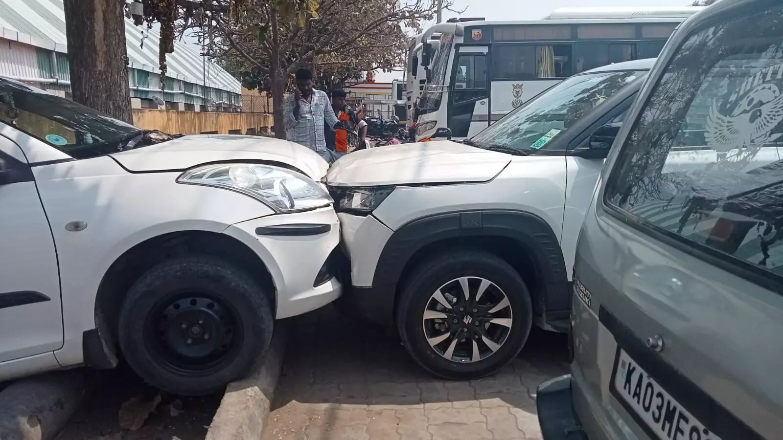 ಚಾಮರಾಜನಗರ: ಕಾರು ಢಿಕ್ಕಿಯಾಗಿ ಏಳು ವರ್ಷದ ಬಾಲಕಿ ಮೃತ್ಯು ಚಾಮರಾಜನಗರ: ಕಾರು ಢಿಕ್ಕಿಯಾಗಿ ಏಳು ವರ್ಷದ ಬಾಲಕಿ ಮೃತ್ಯು