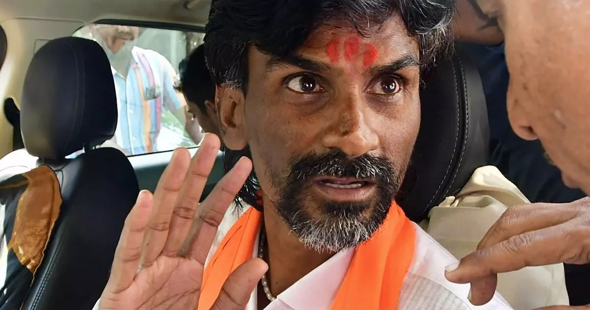 ದೇವೇಂದ್ರ ಫಡ್ನವಿಸ್ ಮರಾಠಿಗರನ್ನು ವಿಭಜಿಸುತ್ತಿದ್ದಾರೆ: ಮರಾಠ ಮೀಸಲಾತಿ ಹೋರಾಟದ ನಾಯಕನ ವಾಗ್ದಾಳಿ ದೇವೇಂದ್ರ ಫಡ್ನವಿಸ್ ಮರಾಠಿಗರನ್ನು ವಿಭಜಿಸುತ್ತಿದ್ದಾರೆ: ಮರಾಠ ಮೀಸಲಾತಿ ಹೋರಾಟದ ನಾಯಕನ ವಾಗ್ದಾಳಿ