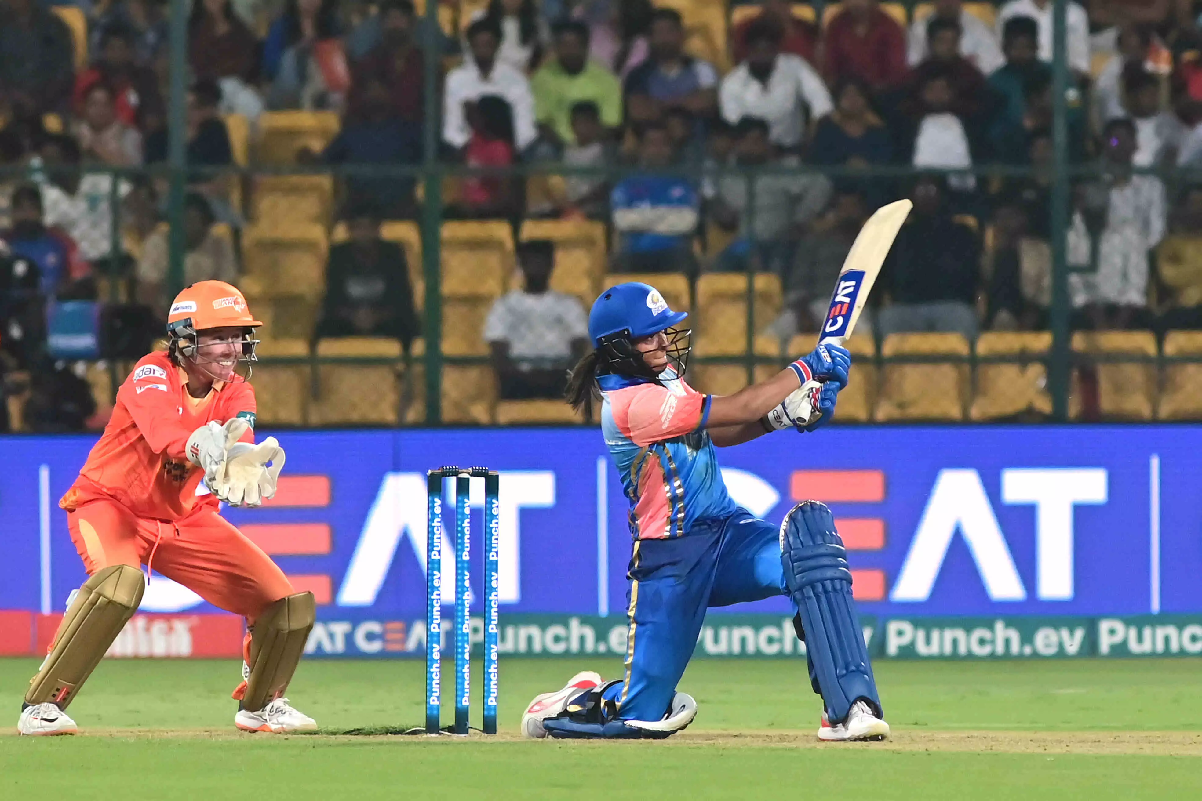 PHOTOS | ಮುಂಬೈ ಇಂಡಿಯನ್ಸ್‌ VS ಗುಜರಾತ್‌ ಜೈಂಟ್ಸ್‌ ಪಂದ್ಯದ ರೋಚಕ ಕ್ಷಣಗಳು