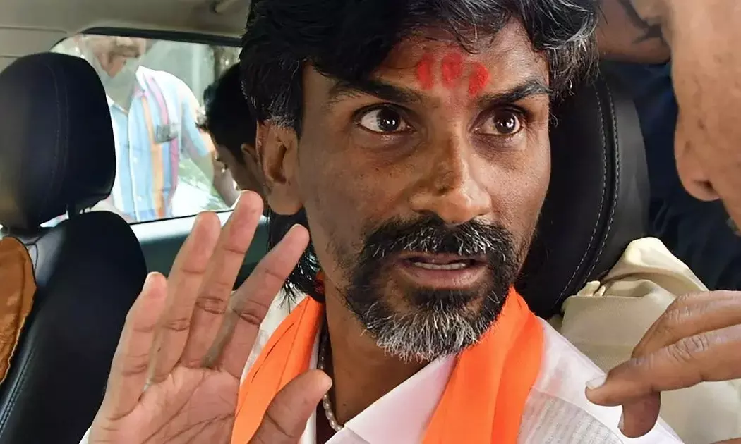 ದೇವೇಂದ್ರ ಫಡ್ನವಿಸ್ ಮರಾಠಿಗರನ್ನು ವಿಭಜಿಸುತ್ತಿದ್ದಾರೆ: ಮರಾಠ ಮೀಸಲಾತಿ ಹೋರಾಟದ ನಾಯಕನ ವಾಗ್ದಾಳಿ