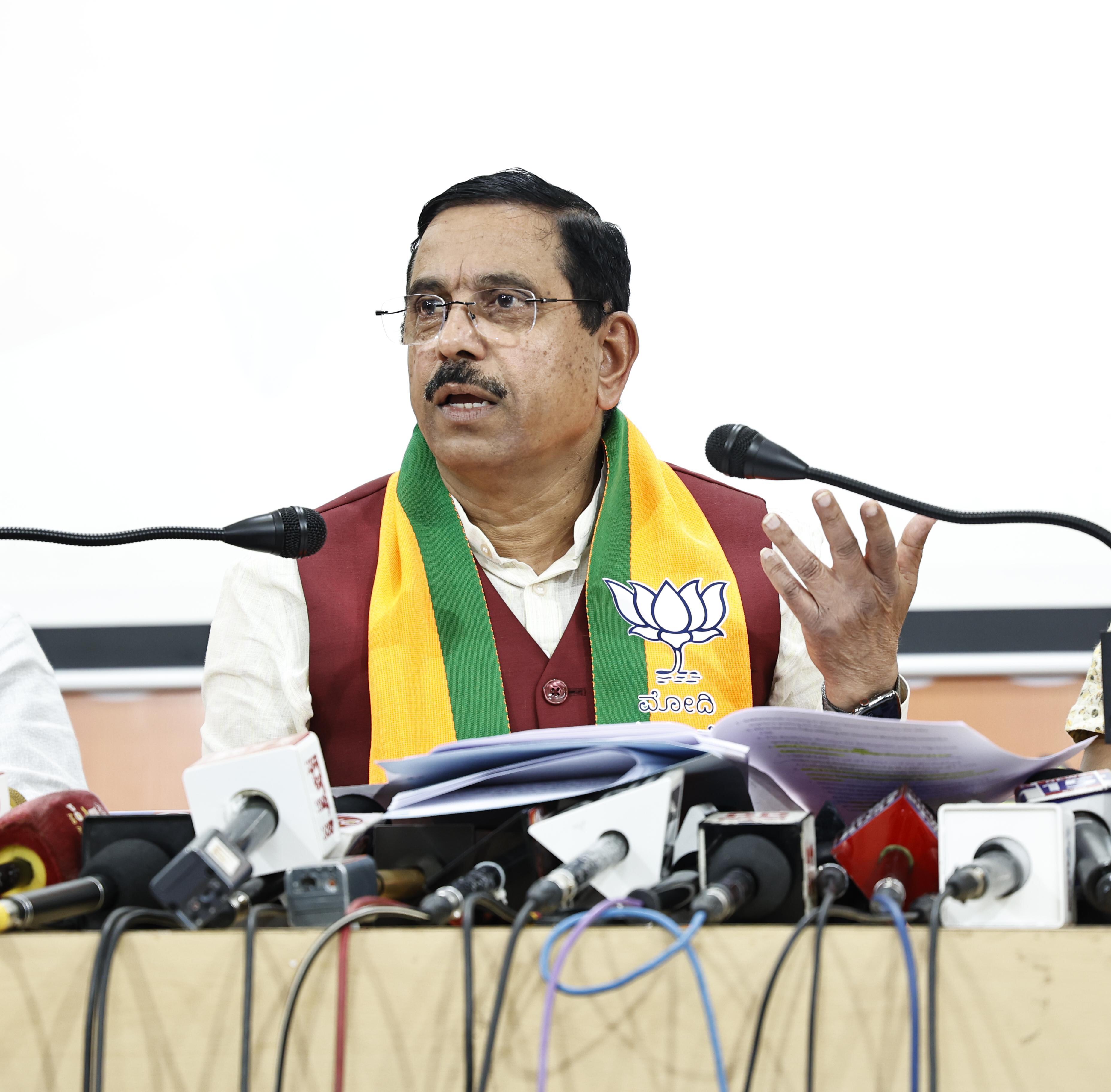 ಹುಬ್ಬಳ್ಳಿ ರೈಲು ನಿಲ್ದಾಣ ಆಧುನೀಕರಣಕ್ಕೆ ಕ್ರಮ : ಕೇಂದ್ರ ಸಚಿವ ಪ್ರಹ್ಲಾದ್ ಜೋಶಿ