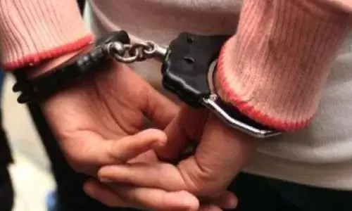 ಕೋಳಿ ಅಂಕಕ್ಕೆ ದಾಳಿ: 15 ಮಂದಿ, 14 ದ್ವಿಚಕ್ರ ವಾಹನಗಳು ವಶಕ್ಕೆ