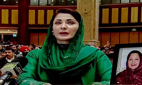 ಪಾಕಿಸ್ತಾನ: ಪಂಜಾಬ್ ಪ್ರಾಂತ್ಯದ ಮೊದಲ ಮಹಿಳಾ ಮುಖ್ಯಮಂತ್ರಿಯಾದ ಮರಿಯಂ ನವಾಝ್‌