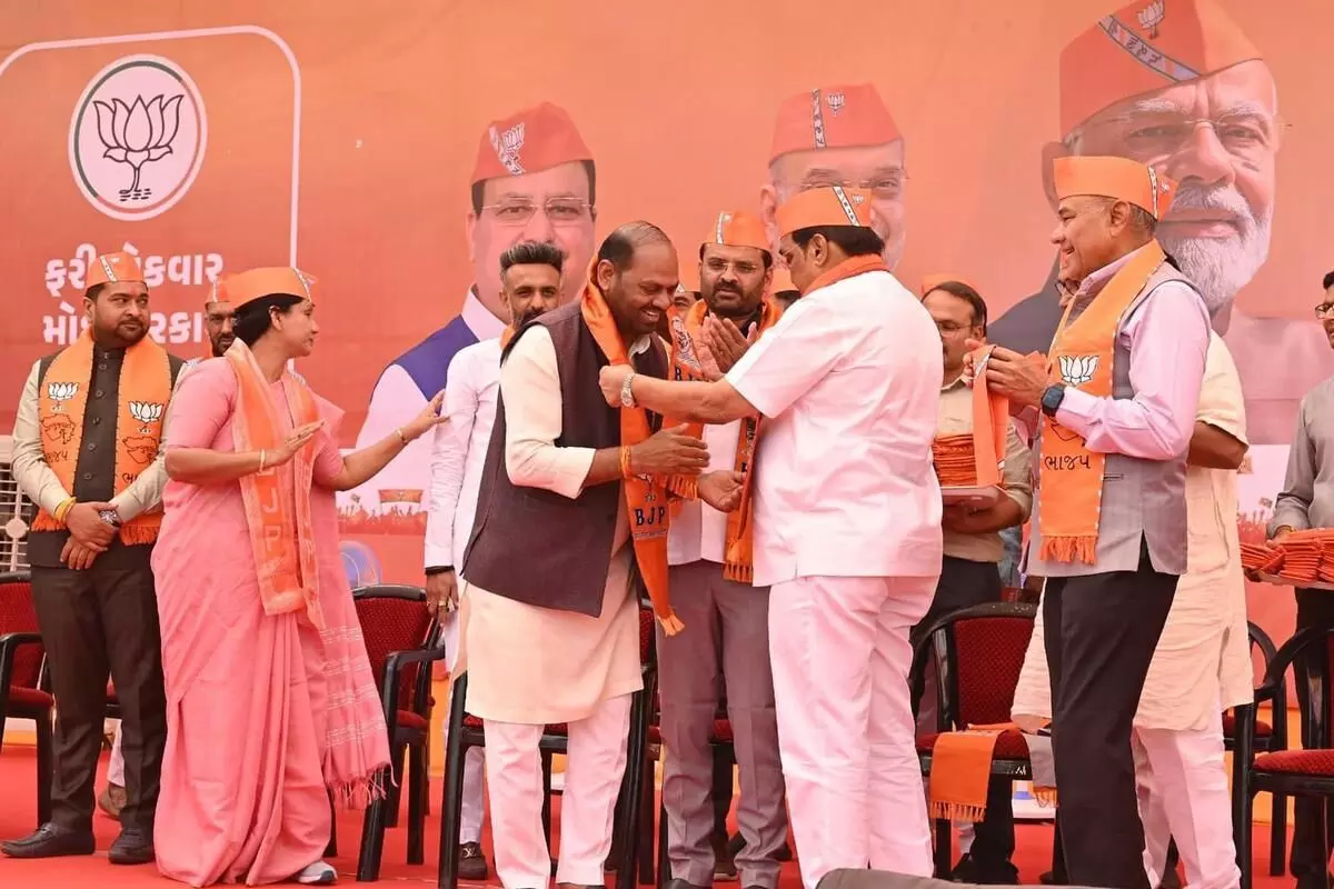 ಗುಜರಾತ್ | ಕಾಂಗ್ರೆಸ್ ನಾಯಕ ನಾರಣ್ ರಾಠವಾ ಬಿಜೆಪಿಗೆ ಸೇರ್ಪಡೆ ಗುಜರಾತ್ | ಕಾಂಗ್ರೆಸ್ ನಾಯಕ ನಾರಣ್ ರಾಠವಾ ಬಿಜೆಪಿಗೆ ಸೇರ್ಪಡೆ