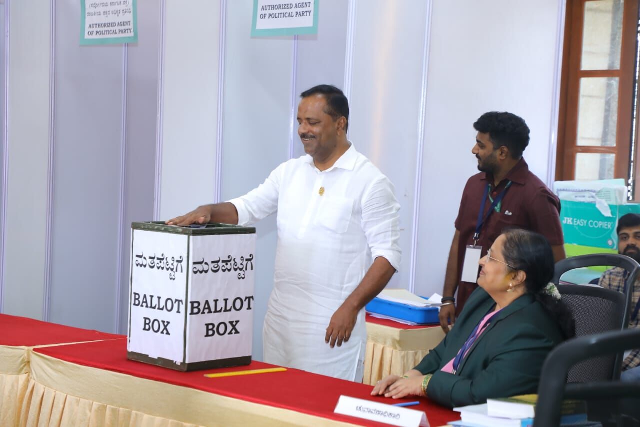 ರಾಜ್ಯಸಭಾ ಚುನಾವಣೆ : ಮತ ಚಲಾಯಿಸಿದ ಸ್ಪೀಕರ್‌ ಯು.ಟಿ ಖಾದರ್‌