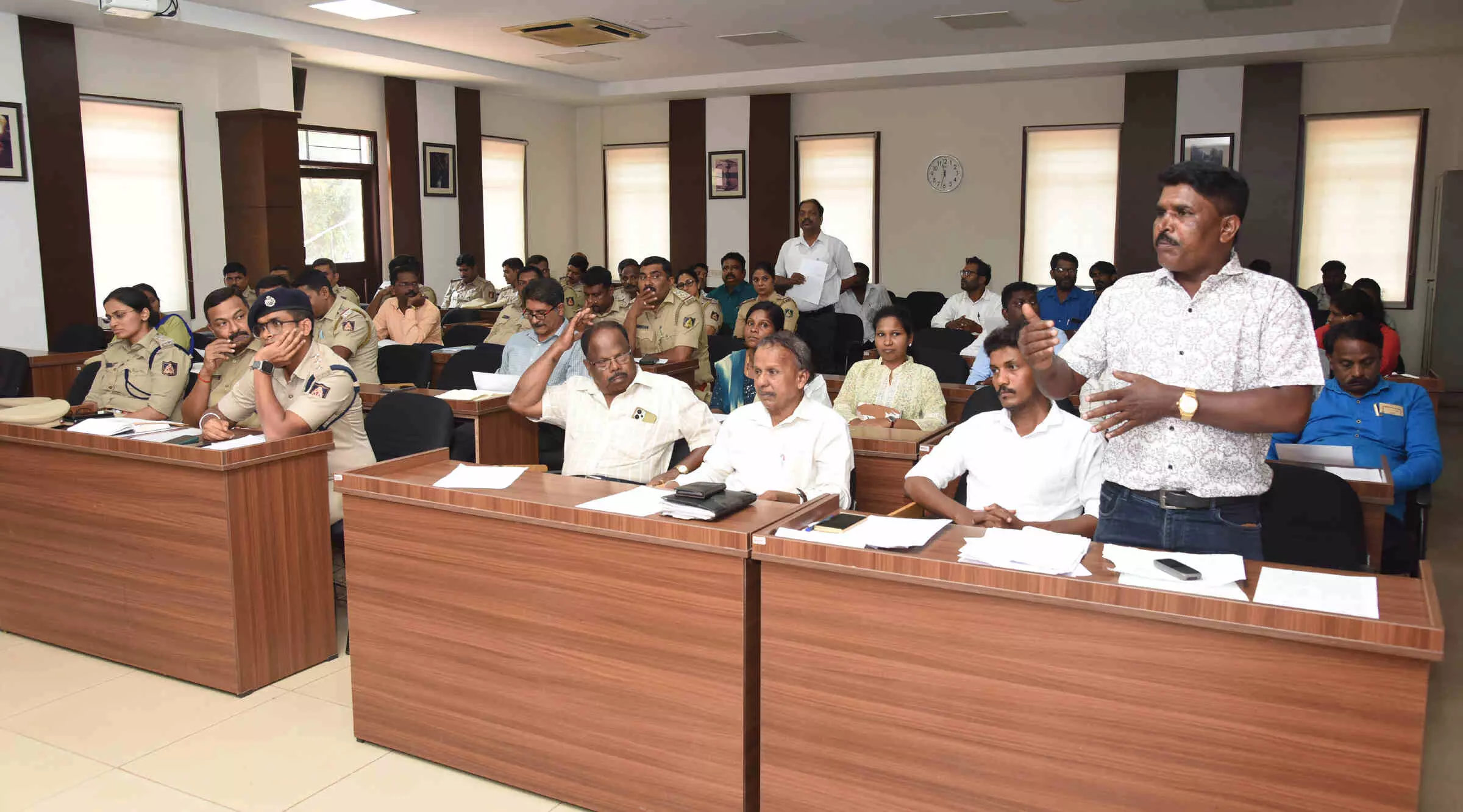 ಡಾ.ಅಂಬೇಡ್ಕರ್ ವಿರುದ್ಧ ಅವಮಾನಕಾರಿ ವೀಡಿಯೊ ವೈರಲ್ ಪ್ರಕರಣ: ತಪ್ಪಿತಸ್ಥರ ವಿರುದ್ಧ ಕ್ರಮಕ್ಕೆ ದಲಿತ ನಾಯಕರ ಆಗ್ರಹ ಡಾ.ಅಂಬೇಡ್ಕರ್ ವಿರುದ್ಧ ಅವಮಾನಕಾರಿ ವೀಡಿಯೊ ವೈರಲ್ ಪ್ರಕರಣ: ತಪ್ಪಿತಸ್ಥರ ವಿರುದ್ಧ ಕ್ರಮಕ್ಕೆ ದಲಿತ ನಾಯಕರ ಆಗ್ರಹ