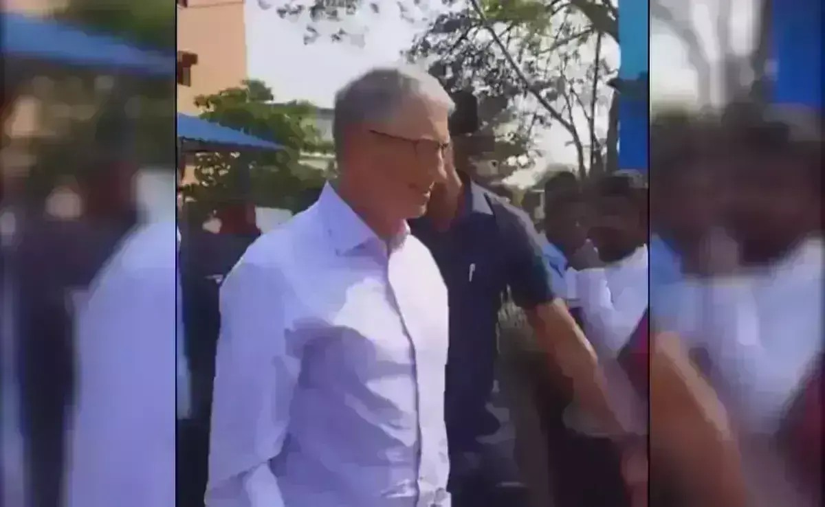 ಭುವನೇಶ್ವರ | ಕೊಳಗೇರಿಗೆ ಮೈಕ್ರೋಸಾಫ್ಟ್ ಸಹಸಂಸ್ಥಾಪಕ ಬಿಲ್ ಗೇಟ್ಸ್ ಭೇಟಿ,ಸ್ಥಳೀಯರೊಂದಿಗೆ ಸಂವಾದ