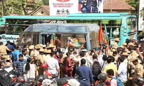 ದ.ಕ. ಕಾಂಗ್ರೆಸ್ ಕಚೇರಿಗೆ ಮುತ್ತಿಗೆ ಯತ್ನ: ಬಿಜೆಪಿ ಯುವ ಮೋರ್ಚಾ ಕಾರ್ಯಕರ್ತರು ಪೊಲೀಸ್ ವಶಕ್ಕೆ