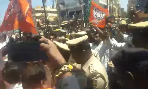 ಕೋಲಾರ: ಕಾಂಗ್ರೆಸ್ ವಿರುದ್ಧ ಬಿಜೆಪಿ ಪ್ರತಿಭಟನೆ; ಹಲವರು ಪೊಲೀಸ್ ವಶಕ್ಕೆ