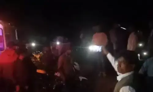 ರೈಲಿನಲ್ಲಿ ಬೆಂಕಿ ವದಂತಿ | ಜೀವ ರಕ್ಷಣೆಗೆ ಬೋಗಿಯಿಂದಿಳಿದವರ ಮೇಲೆ ಹರಿದ ಮತ್ತೊಂದು ರೈಲು ; ಕನಿಷ್ಠ 12 ಮೃತ್ಯು, ಹಲವರಿಗೆ ಗಾಯ