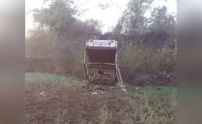 ಮಧ್ಯ ಪ್ರದೇಶ: ಕಣಿವೆಗೆ ಉರುಳಿ ಬಿದ್ದ ಪಿಕಪ್ ವಾಹನ  14 ಮಂದಿ ಮೃತ್ಯು, ಹಲವರಿಗೆ ಗಾಯ