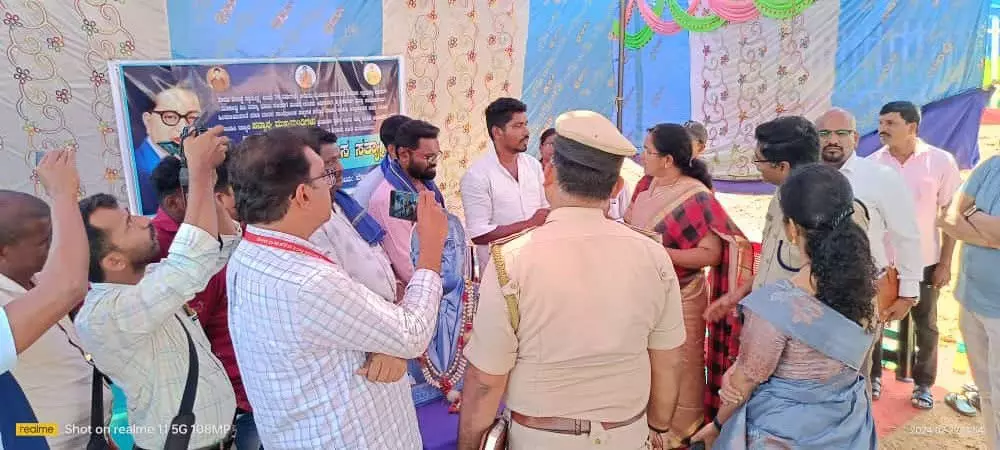 ದಲಿತರ ಉಪವಾಸ ಸತ್ಯಾಗ್ರಹ: ಉಡುಪಿ ಜಿಲ್ಲಾಧಿಕಾರಿ ಭೇಟಿ ದಲಿತರ ಉಪವಾಸ ಸತ್ಯಾಗ್ರಹ: ಉಡುಪಿ ಜಿಲ್ಲಾಧಿಕಾರಿ ಭೇಟಿ