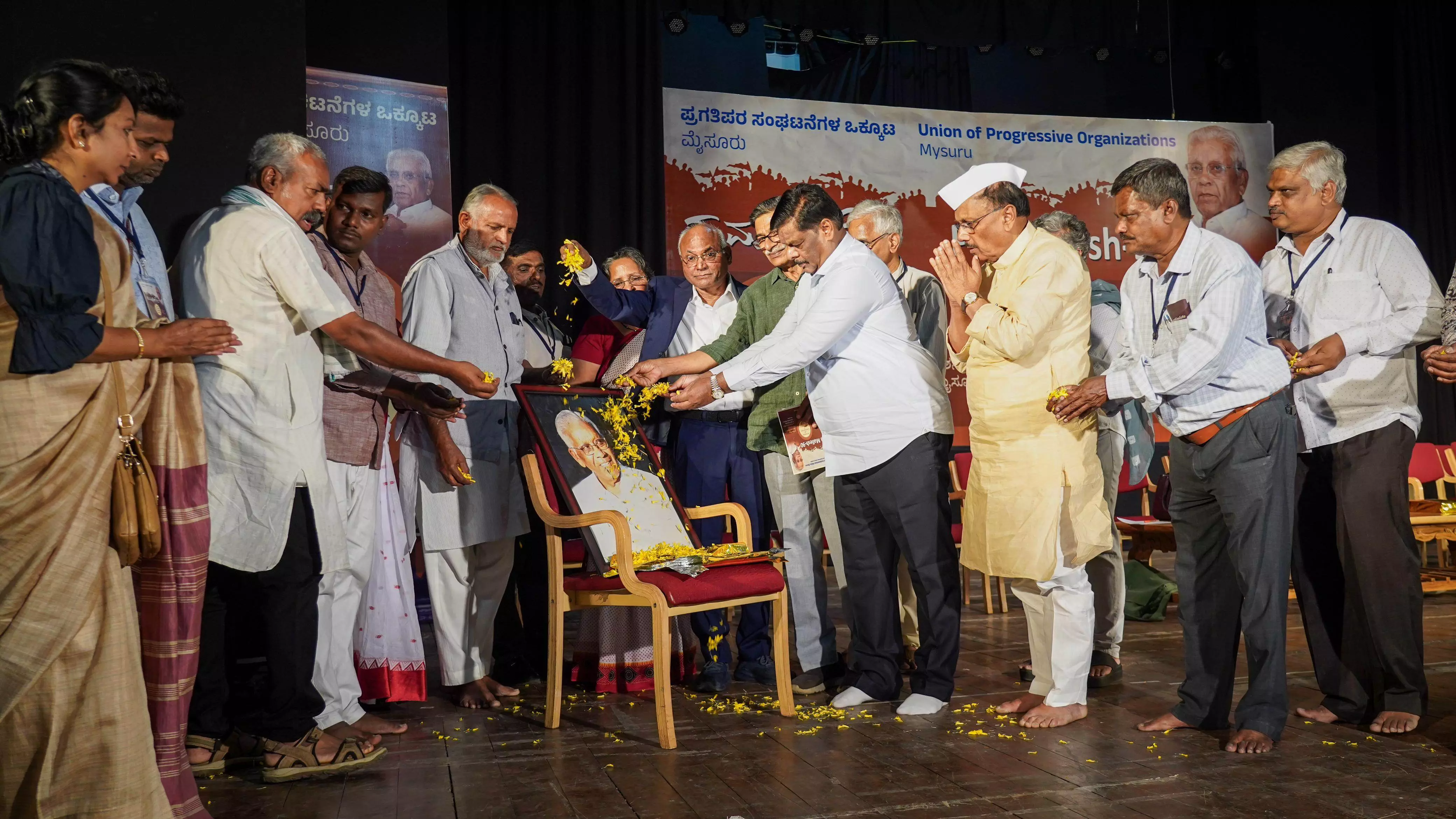 ಭಾರತದ ಮೂಲನಿವಾಸಿಗಳು ಆತಂಕದಲ್ಲಿದ್ದಾರೆ: ಸಚಿವ ಡಾ.ಎಚ್.ಸಿ.ಮಹದೇವಪ್ಪ ಭಾರತದ ಮೂಲನಿವಾಸಿಗಳು ಆತಂಕದಲ್ಲಿದ್ದಾರೆ: ಸಚಿವ ಡಾ.ಎಚ್.ಸಿ.ಮಹದೇವಪ್ಪ