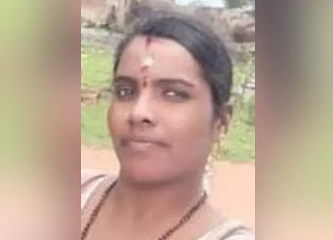 ಚಾಮರಾಜನಗರ: ಇಬ್ಬರು ಮಕ್ಕಳೊಂದಿಗೆ ಗೃಹಿಣಿ ಆತ್ಮಹತ್ಯೆ ಚಾಮರಾಜನಗರ: ಇಬ್ಬರು ಮಕ್ಕಳೊಂದಿಗೆ ಗೃಹಿಣಿ ಆತ್ಮಹತ್ಯೆ