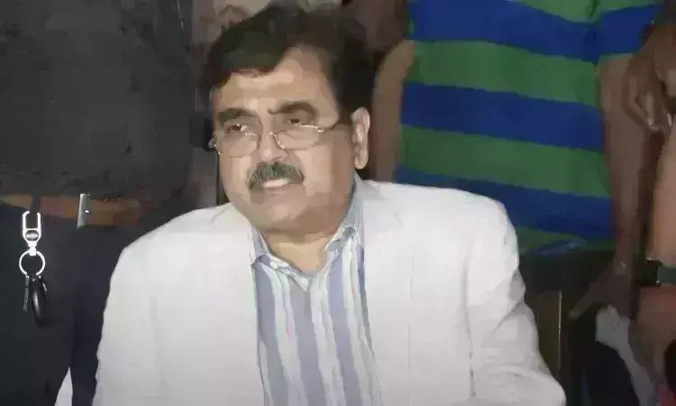 ಕಲ್ಕತ್ತಾ ಹೈಕೋರ್ಟ್ ನ್ಯಾಯಮೂರ್ತಿ ಹುದ್ದೆಗೆ ರಾಜಿನಾಮೆ ನೀಡಿದ ಬೆನ್ನಲ್ಲೇ ಬಿಜೆಪಿ ಸೇರುವುದಾಗಿ ಘೋಷಿಸಿದ ಅಭಿಜಿತ್ ಗಂಗೋಪಾಧ್ಯಾಯ ಕಲ್ಕತ್ತಾ ಹೈಕೋರ್ಟ್ ನ್ಯಾಯಮೂರ್ತಿ ಹುದ್ದೆಗೆ ರಾಜಿನಾಮೆ ನೀಡಿದ ಬೆನ್ನಲ್ಲೇ ಬಿಜೆಪಿ ಸೇರುವುದಾಗಿ ಘೋಷಿಸಿದ ಅಭಿಜಿತ್ ಗಂಗೋಪಾಧ್ಯಾಯ