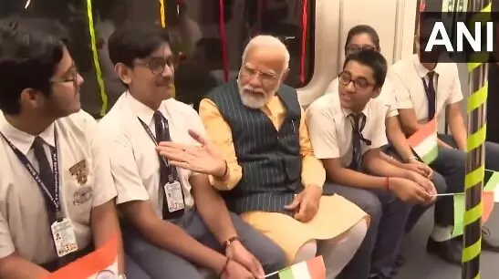 ಭಾರತದ ಪ್ರಪ್ರಥಮ ಜಲಾಂತರ್ಗಾಮಿ ಮೆಟ್ರೊ ಸೇವೆಗೆ ಪ್ರಧಾನಿ ಮೋದಿ ಚಾಲನೆ ಭಾರತದ ಪ್ರಪ್ರಥಮ ಜಲಾಂತರ್ಗಾಮಿ ಮೆಟ್ರೊ ಸೇವೆಗೆ ಪ್ರಧಾನಿ ಮೋದಿ ಚಾಲನೆ