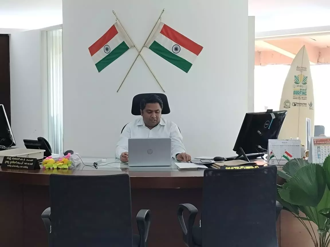 ಎಸೆಸೆಲ್ಸಿ ವಿದ್ಯಾರ್ಥಿಗಳೊಂದಿಗೆ  ಜಿಲ್ಲಾಧಿಕಾರಿ ಮುಲ್ಲೈ ಮುಗಿಲನ್‌ ವಿಡಿಯೊ ಸಂವಾದ