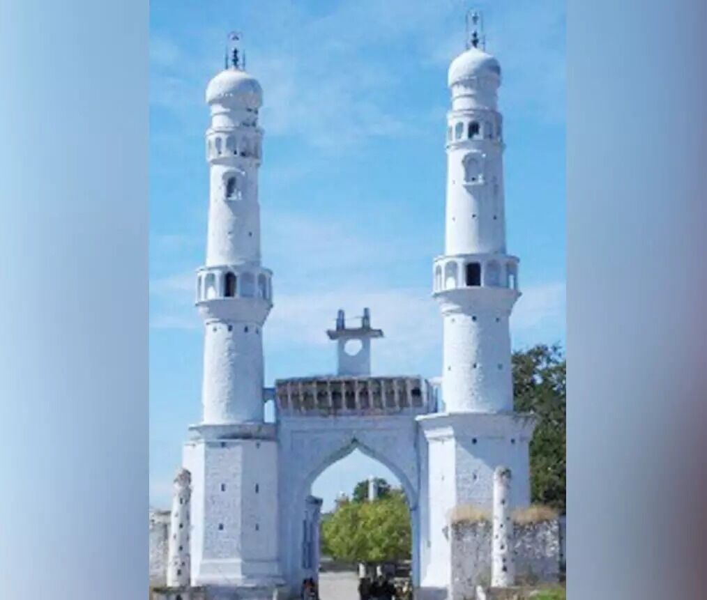 ಕಲಬುರಗಿ | ಲಾಡ್ಲೆ ಮಶಾಕ್ ದರ್ಗಾದ ಆವರಣದಲ್ಲಿ ಶಿವರಾತ್ರಿಯಂದು ಹಿಂದೂಗಳಿಗೆ ಪೂಜೆ ಸಲ್ಲಿಸಲು ನ್ಯಾಯಾಲಯದಿಂದ ಅನುಮತಿ