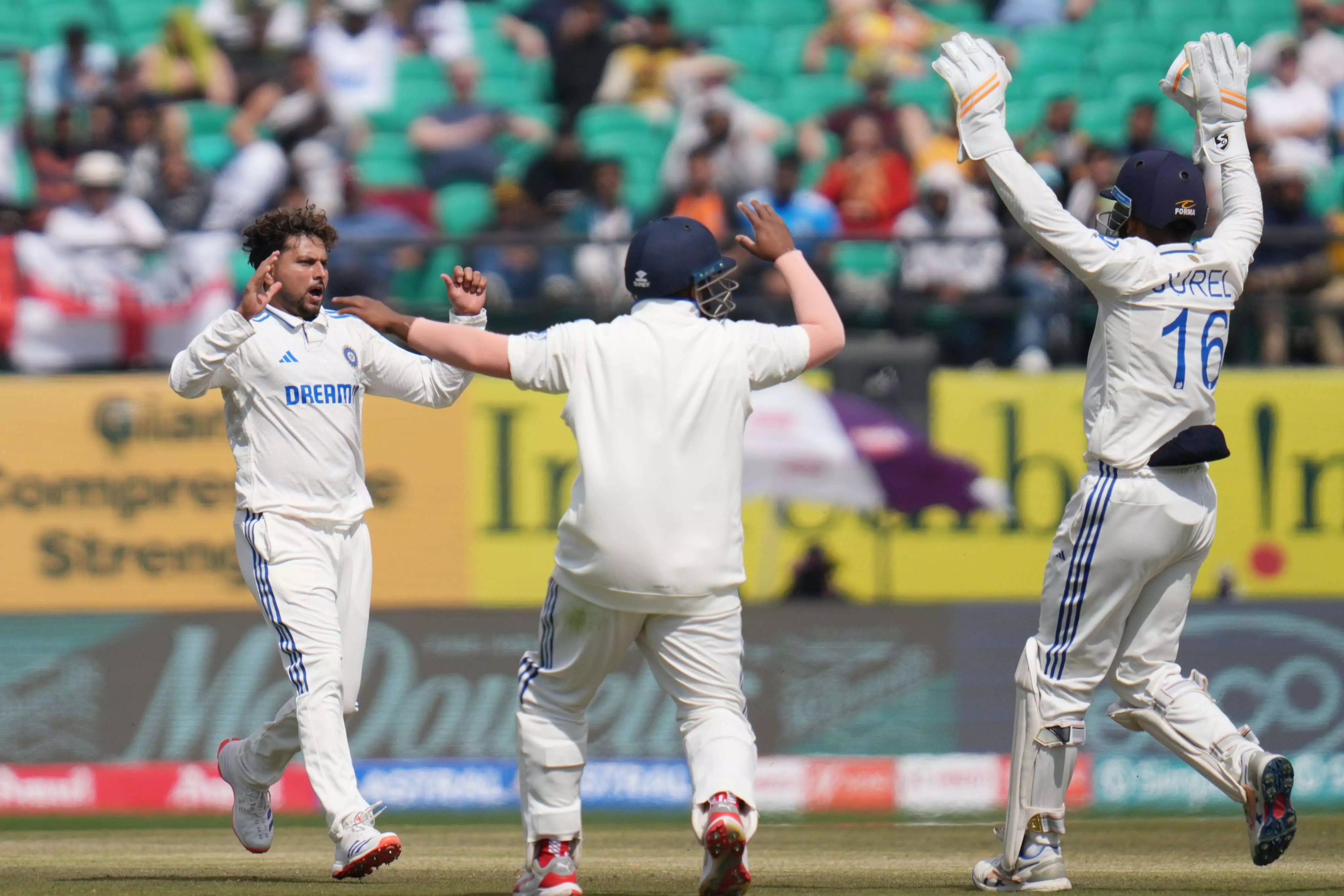 5ನೇ ಟೆಸ್ಟ್: 6 ವಿಕೆಟ್ ಕಳೆದುಕೊಂಡು ಸಂಕಷ್ಟಕ್ಕೆ ಸಿಲುಕಿದ ಇಂಗ್ಲೆಂಡ್