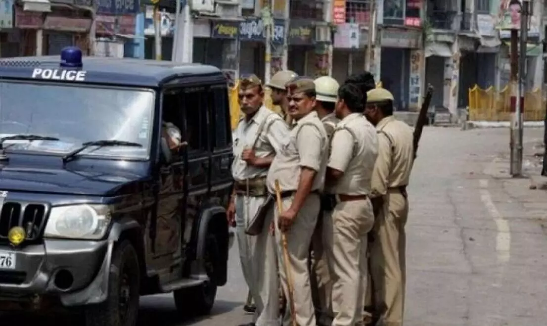 ಉತ್ತರ ಪ್ರದೇಶ | ಅತ್ಯಾಚಾರ ಸಂತ್ರಸ್ತೆಯ ತಂದೆಯ ಮೃತದೇಹ ಮರದಲ್ಲಿ ನೇಣುಬಿಗಿದ ಸ್ಥಿತಿಯಲ್ಲಿ ಪತ್ತೆ ಉತ್ತರ ಪ್ರದೇಶ | ಅತ್ಯಾಚಾರ ಸಂತ್ರಸ್ತೆಯ ತಂದೆಯ ಮೃತದೇಹ ಮರದಲ್ಲಿ ನೇಣುಬಿಗಿದ ಸ್ಥಿತಿಯಲ್ಲಿ ಪತ್ತೆ