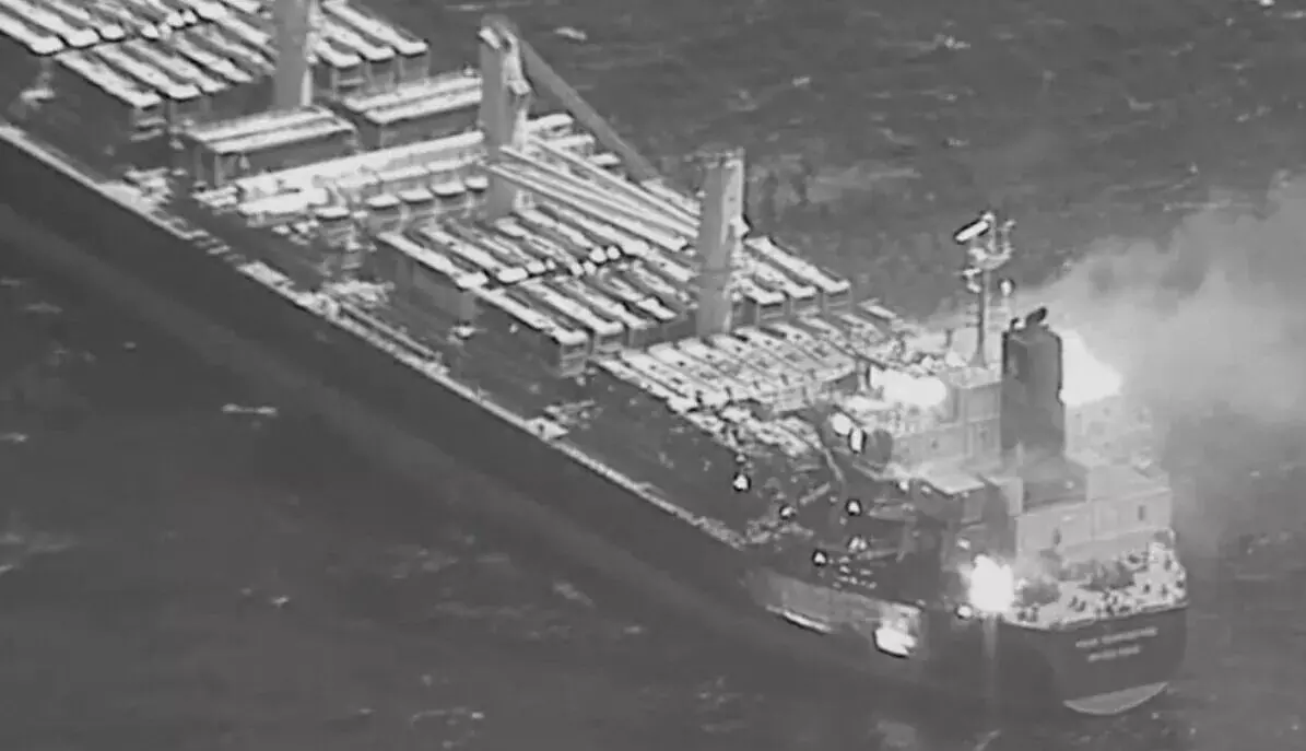 ಹಡಗಿನ ಮೇಲೆ ಹೌದಿಗಳ ಕ್ಷಿಪಣಿ ದಾಳಿ : ಮೂವರು ಸಾವು