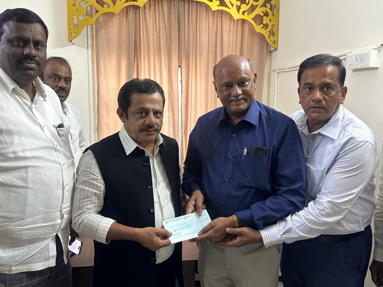 ಮಡಿವಾಳ ಸಮುದಾಯದ ಶೈಕ್ಷಣಿಕ ಭವನಕ್ಕೆ 12 ಲಕ್ಷ ನೆರವು ನೀಡಿದ ಸಚಿವ ಝಮೀರ್ ಅಹ್ಮದ್ ಖಾನ್