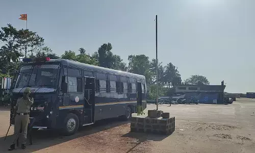 ಭಟ್ಕಳ: ಹೆಬಳೆ ಪಂಚಾಯತ್ ವ್ಯಾಪ್ತಿಯ ಅನಧಿಕೃತ ‘ನಾಮಫಲಕ’, ಭಗವಾದ್ವಜ ತೆರವು; ಸ್ಥಳದಲ್ಲಿ ಬಿಗಿ ಪೊಲೀಸ್ ಬಂದೋಬಸ್ತ್